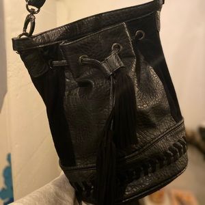 Crossbody bucket bag